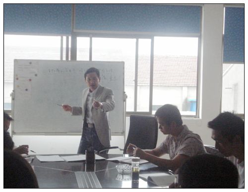 集裝箱（xiāng）活動房公司為（wéi）經營部（bù）配備兩名技術支持