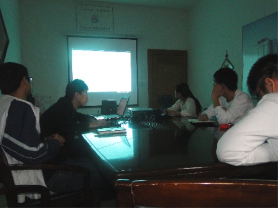 彩鋼瓦公司網絡部忙裏抽空進行（háng）SEO培訓