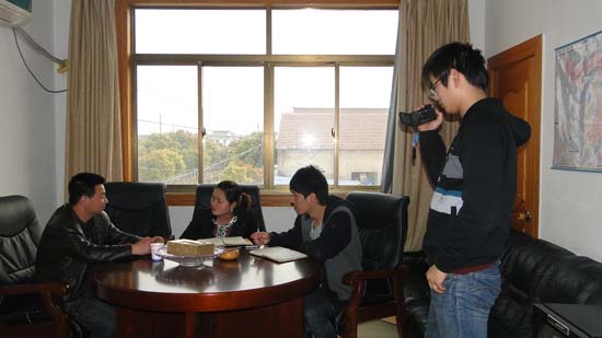 網絡部采訪客戶，提（tí）高產品和服務