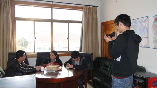 網絡部采訪（fǎng）客戶，提高產品（pǐn）和服務（wù）