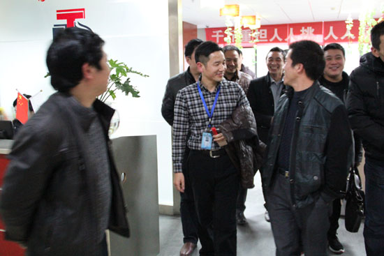 俞總帶領商友們參觀公司網絡部