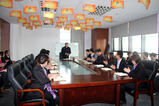 掌聲鼓勵各部門工作