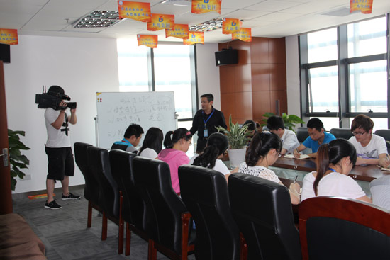 記者拍攝網絡部開會