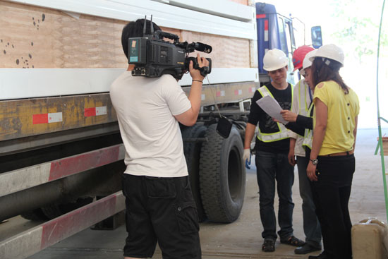 產（chǎn）品即將運走，俞總親自檢查