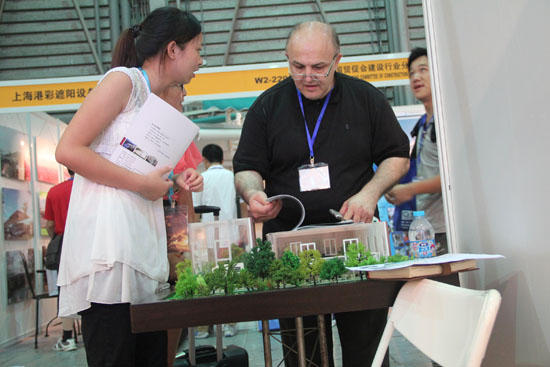 外國的朋友對我們的產品表示了極大的興趣