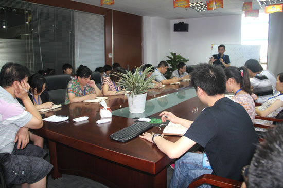 俞（yú）總強調牢記承諾書，爭創好業績