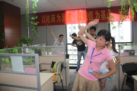 大家一（yī）起動（dòng）起來