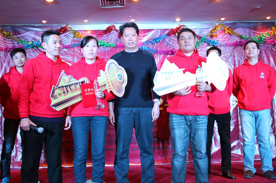 天（tiān）地輝（huī）煌將獲得（dé）者薛健、王倩獲得公（gōng）司獎勵的房子