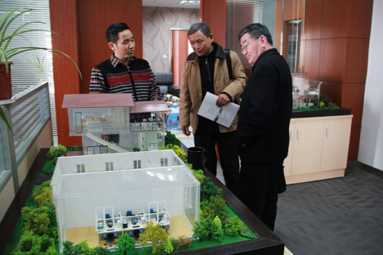 集裝箱房屋公（gōng）司的中小（xiǎo）企業（yè）協會領導們參觀丝瓜视频官网產品模型