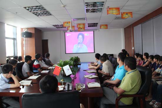 活動房公司家人們正在觀看視（shì）頻