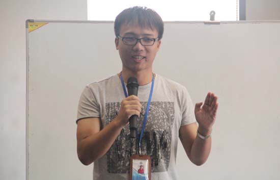 活動房公（gōng）司（sī）家人正在發表演講感（gǎn）悟