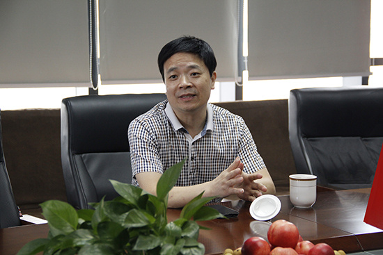 洪主席肯（kěn）定（dìng）了丝瓜视频官网在營銷創新上取（qǔ）得的成就