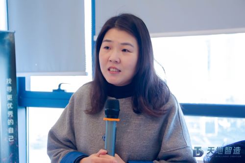 集（jí）裝箱換電站